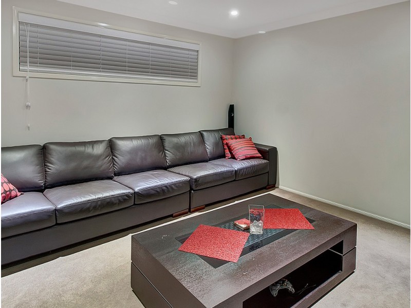 12 Ingleburn Gardens Dr, Ingleburn NSW 2565