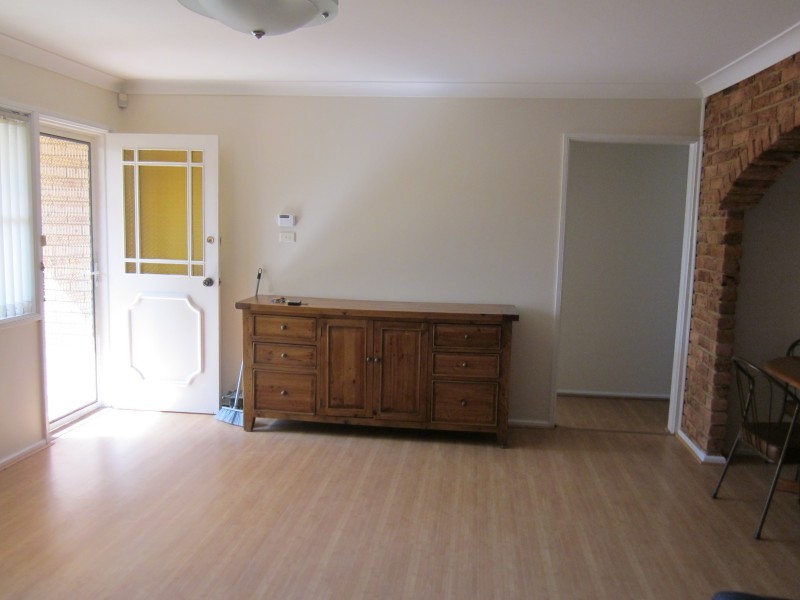 4/209 Harrow Rd, Glenfield NSW 2167