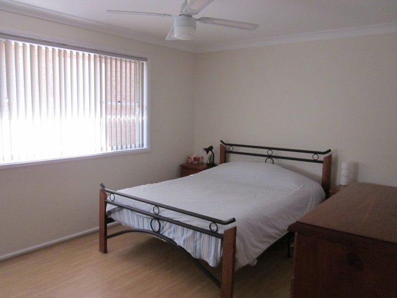 4/209 Harrow Rd, Glenfield NSW 2167