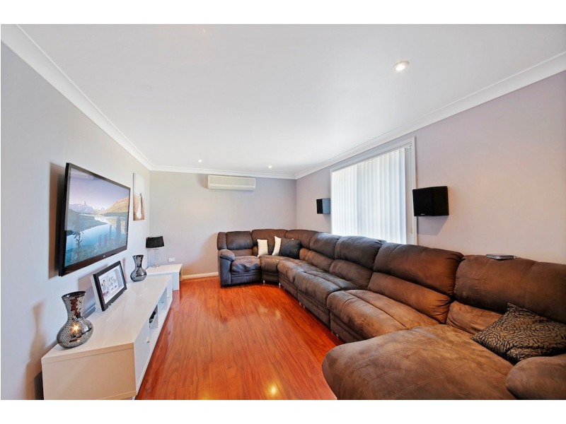 18 Dolomite Pl, Eagle Vale NSW 2558