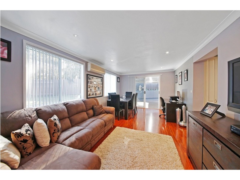 18 Dolomite Pl, Eagle Vale NSW 2558