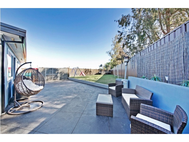 18 Dolomite Pl, Eagle Vale NSW 2558