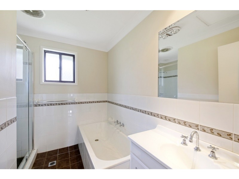 16 Sunderland St, Raby NSW 2566