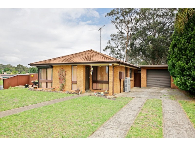 1 Dibbler Pl, St Helens Park NSW 2560