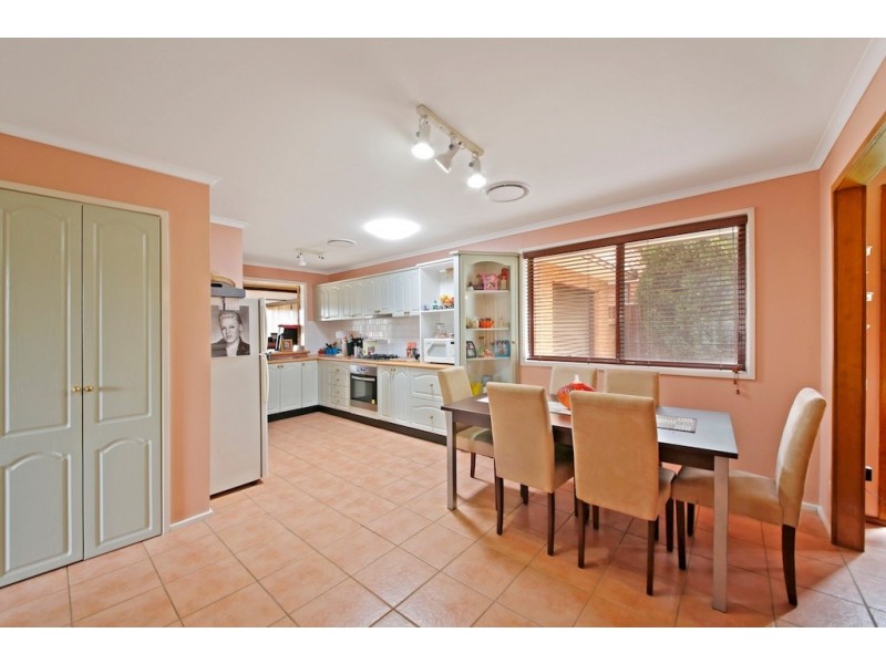 1 Dibbler Pl, St Helens Park NSW 2560