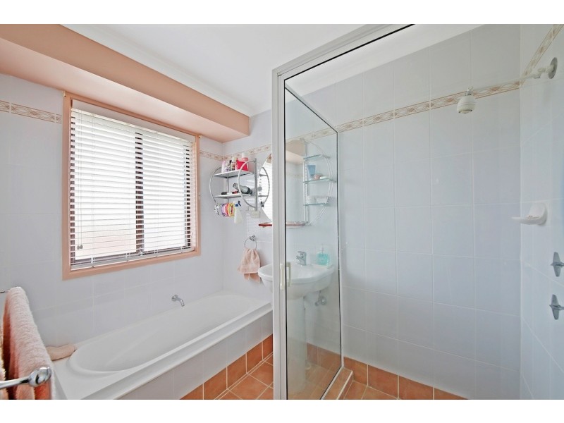 1 Dibbler Pl, St Helens Park NSW 2560