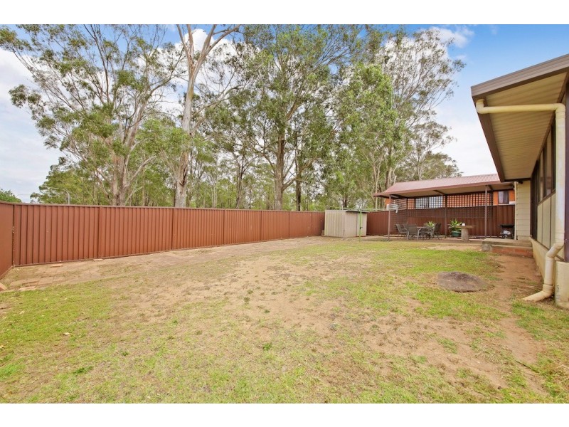 1 Dibbler Pl, St Helens Park NSW 2560