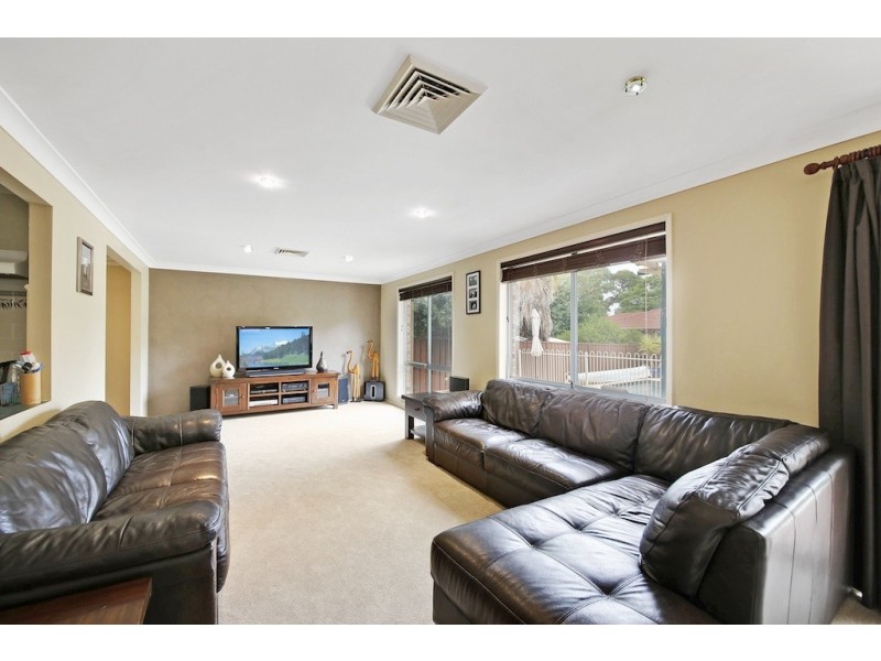 11 O’Malley Pl, Glenfield NSW 2167
