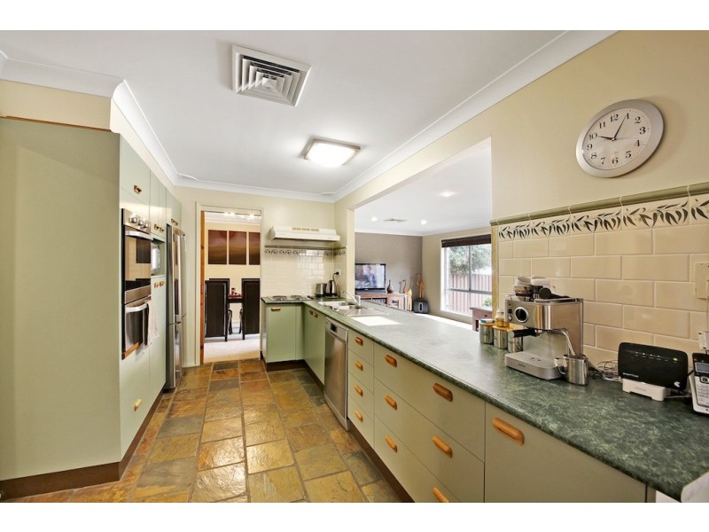 11 O’Malley Pl, Glenfield NSW 2167
