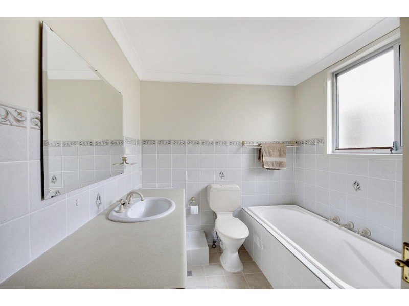 11 O’Malley Pl, Glenfield NSW 2167