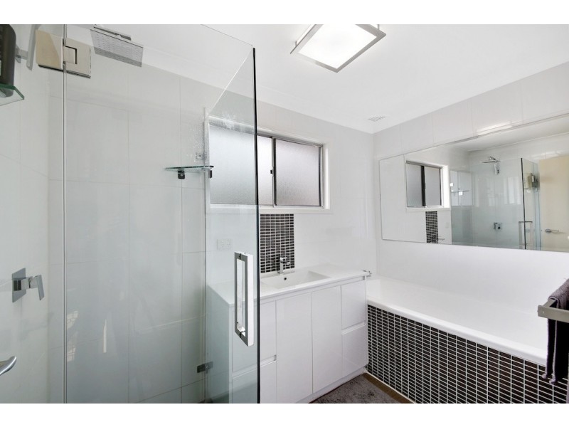 11 O’Malley Pl, Glenfield NSW 2167