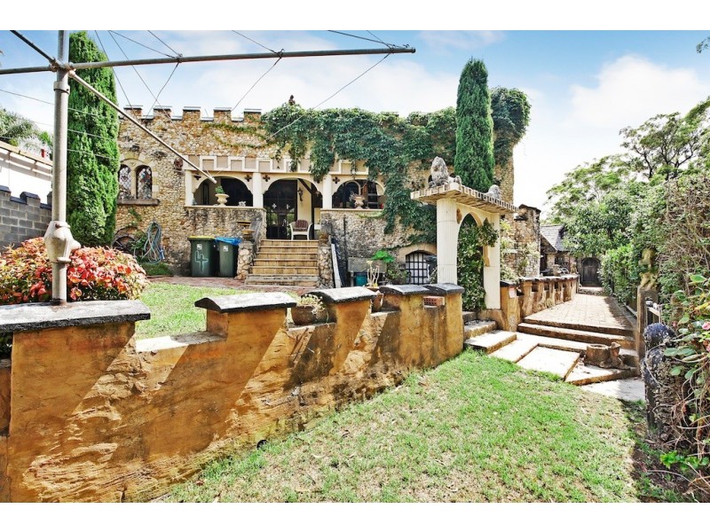 4 Dowling St, Leumeah NSW 2560