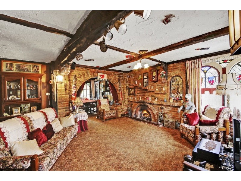 4 Dowling St, Leumeah NSW 2560