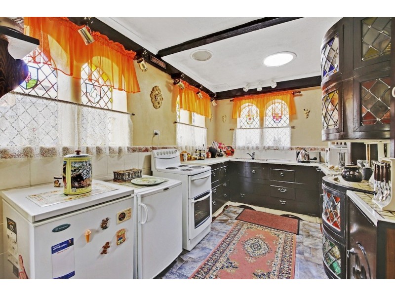 4 Dowling St, Leumeah NSW 2560