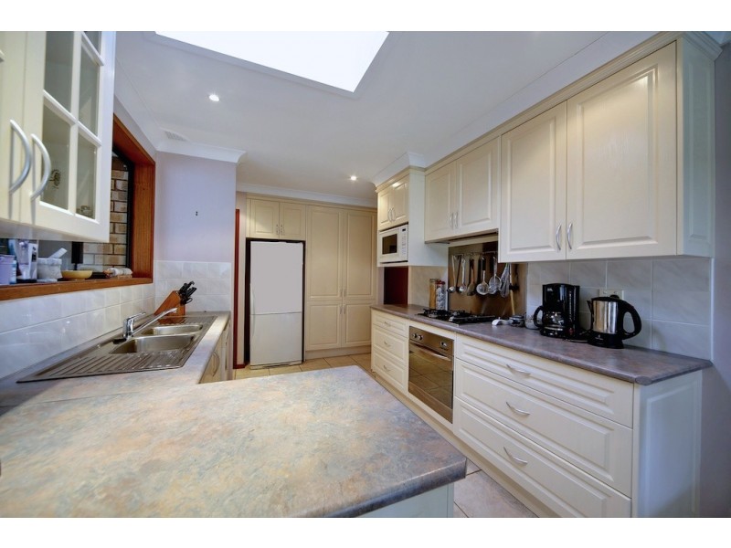 183 Harrow Rd, Glenfield NSW 2167