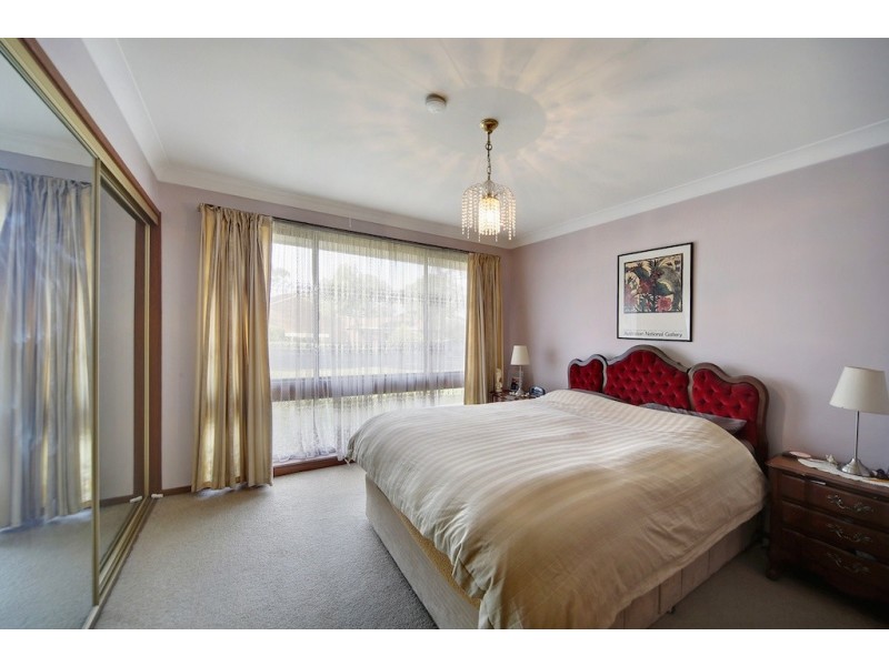 183 Harrow Rd, Glenfield NSW 2167