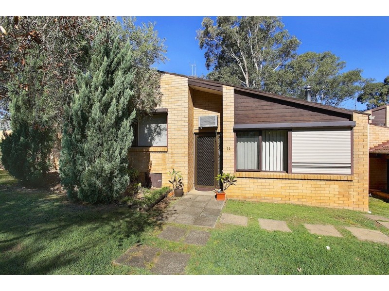 11/2 Whipbird Ave, Ingleburn NSW 2565