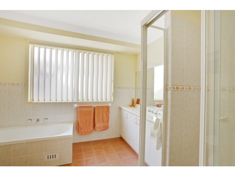 145 Kendall Dr, Casula NSW 2170