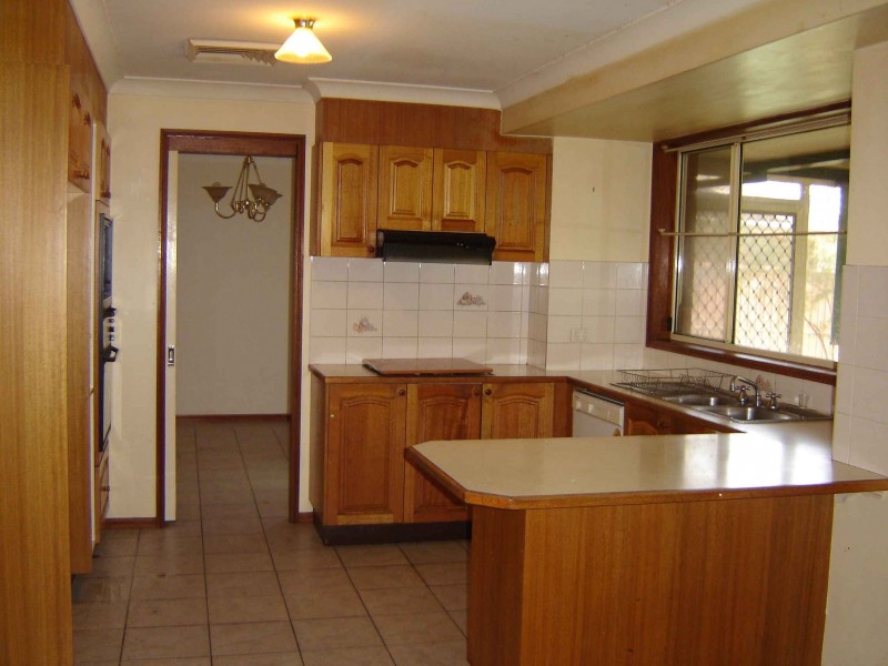 10 Mendi Place, Glenfield NSW 2167