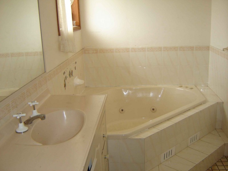 10 Mendi Place, Glenfield NSW 2167