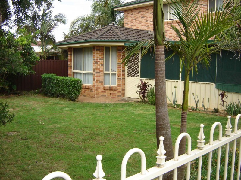 10 Mendi Place, Glenfield NSW 2167