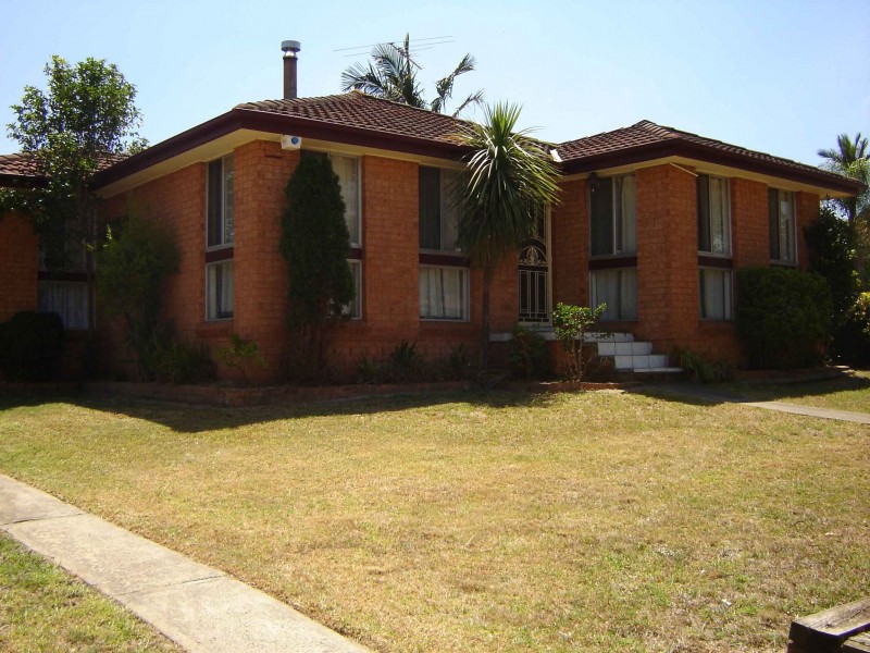 27 Ohlfsen Rd, Minto NSW 2566