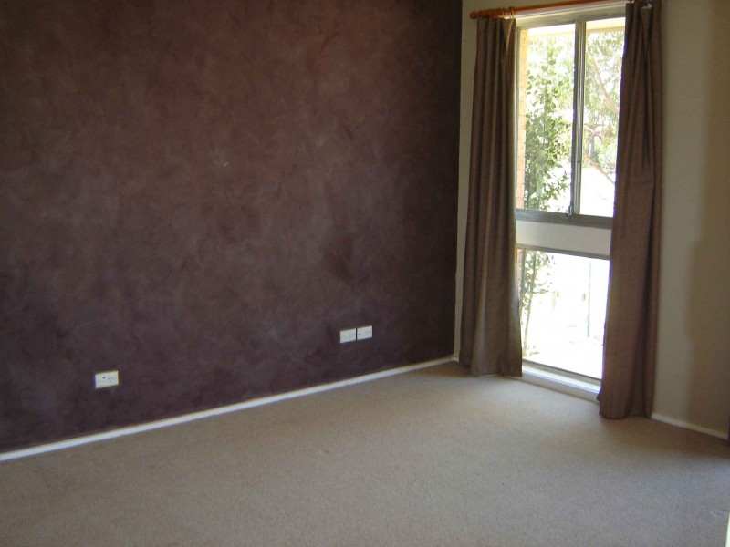 27 Ohlfsen Rd, Minto NSW 2566