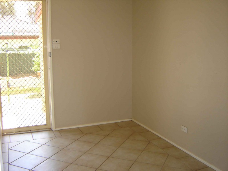 27 Ohlfsen Rd, Minto NSW 2566