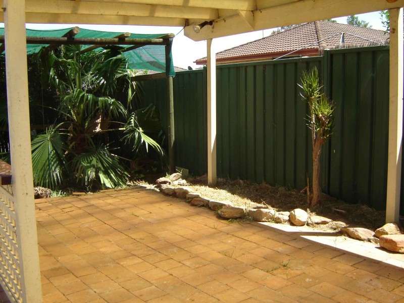 27 Ohlfsen Rd, Minto NSW 2566