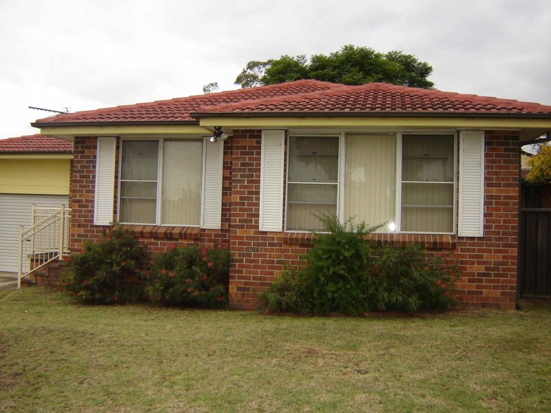 10 Hudson Place, Ingleburn NSW 2565