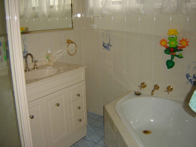 12 Kokoda Place, Glenfield NSW 2167