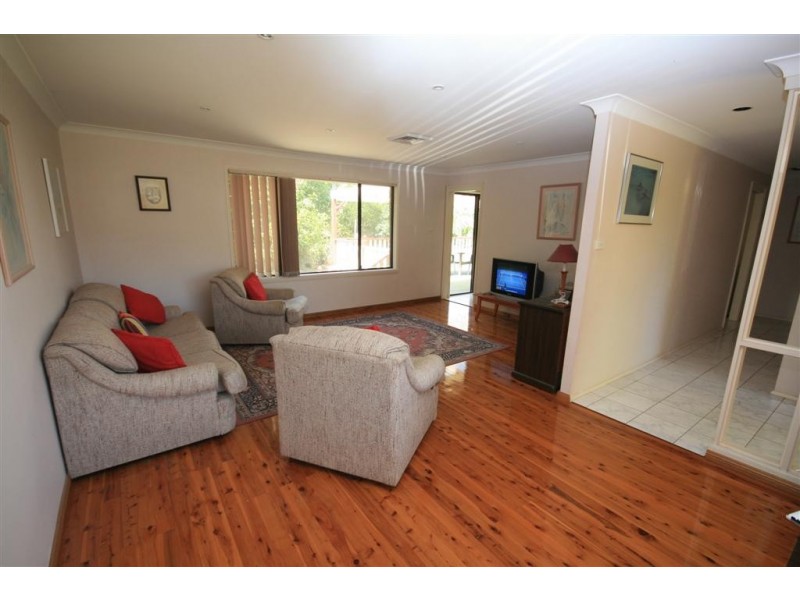 8 Sanders Crescent, Kings Langley NSW 2147