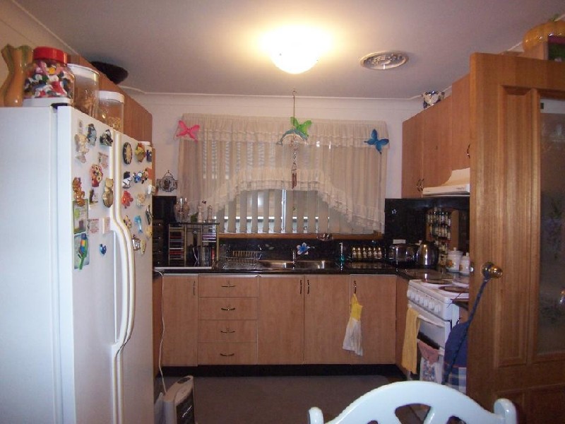 73 Devonshire Cres, Oak Flats NSW 2529