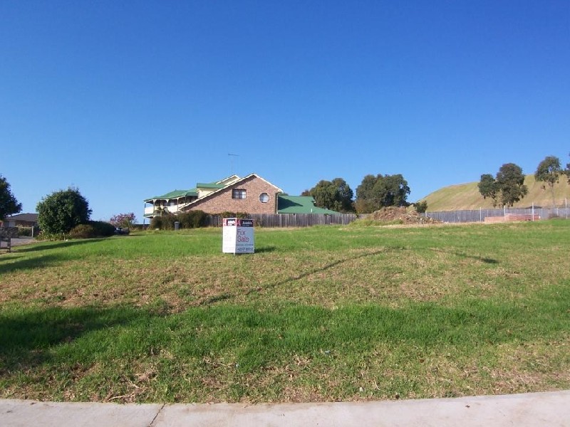 9 Albatross Drive, Blackbutt NSW 2529