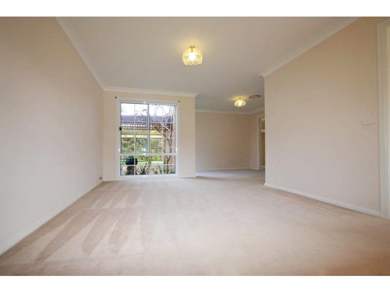 45 Ravensbourne Cct, Dural NSW 2158