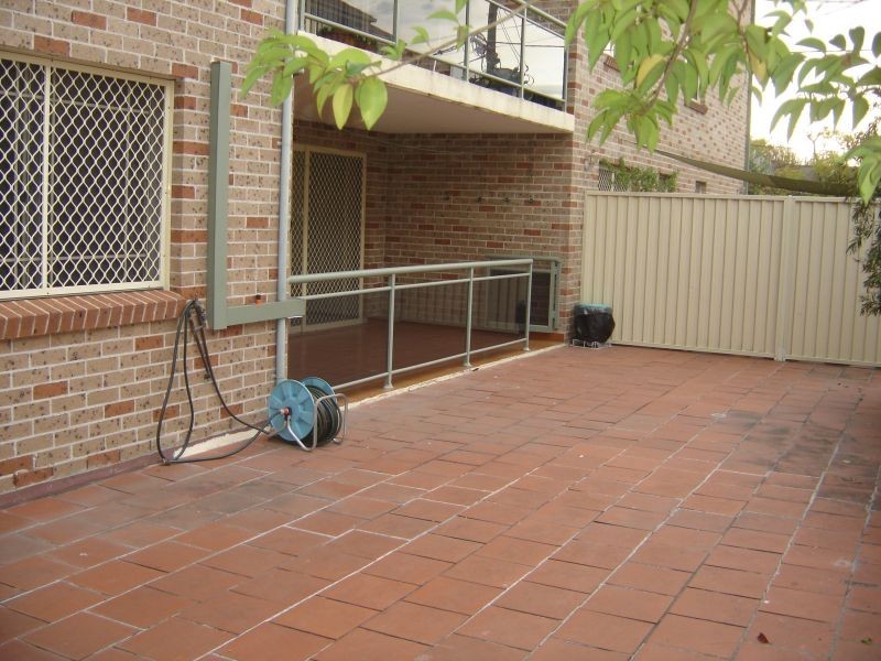 2/46-48 Gloucester Road, Hurstville NSW 2220