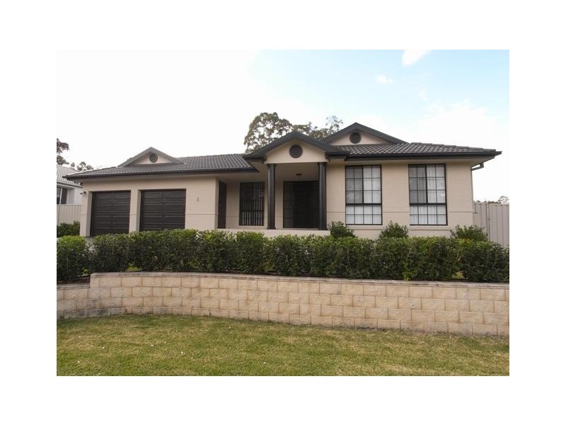4 Canada Crs, Cameron Park NSW 2285
