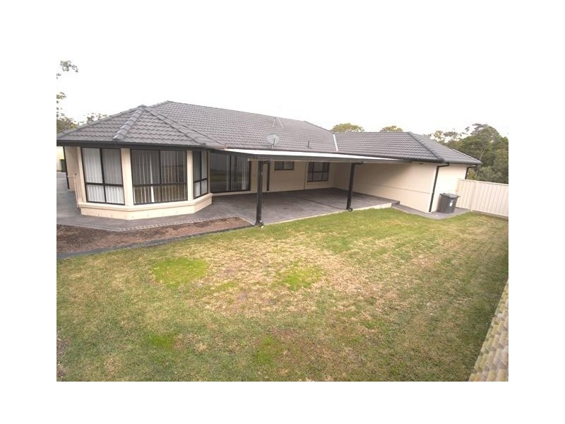 4 Canada Crs, Cameron Park NSW 2285