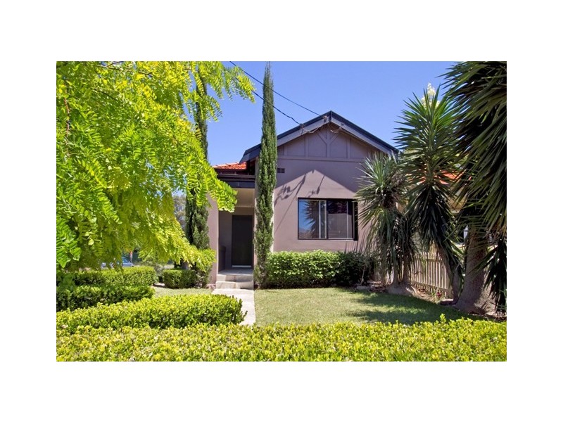 1 BAYVIEW ROAD, Canada Bay NSW 2046