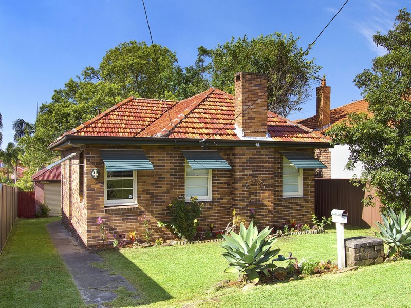 4 MOORE STREET, Cabarita NSW 2137