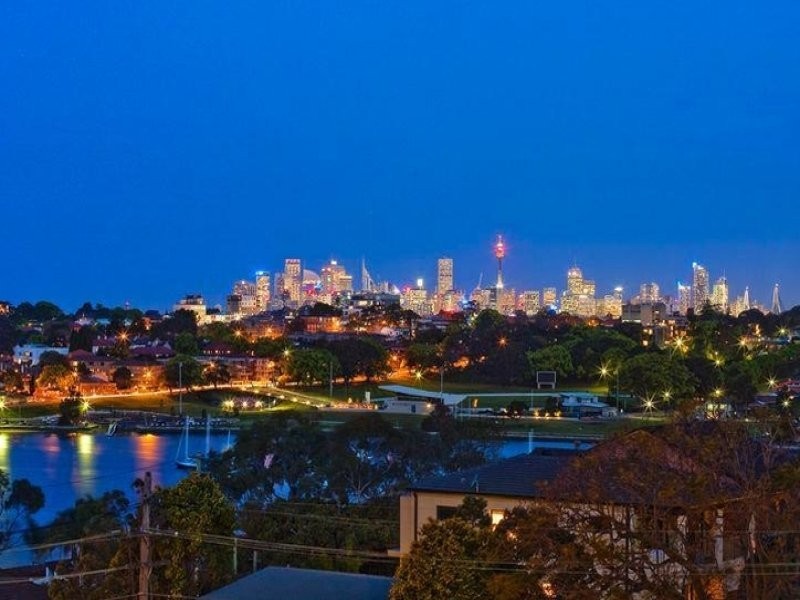 27/2 BORTFIELD DRIVE, Chiswick NSW 2046