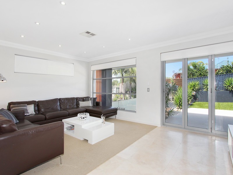 8 Loville Avenue, Peakhurst Heights NSW 2210