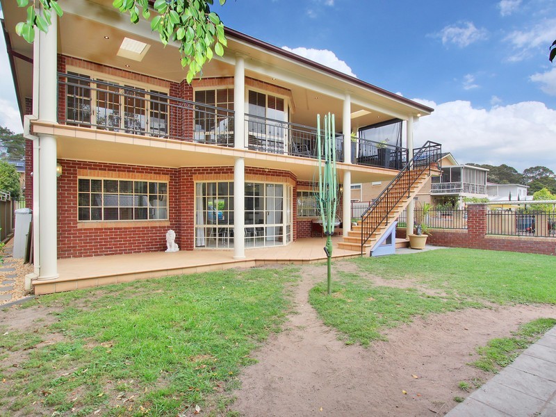 174 Henry Lawson Drive, Georges Hall NSW 2198