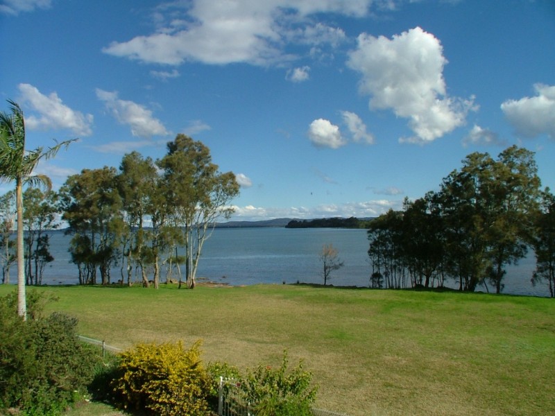 01 MONDAY STREET, Tuggerawong NSW 2259