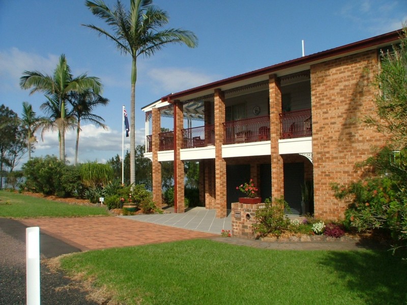 01 MONDAY STREET, Tuggerawong NSW 2259