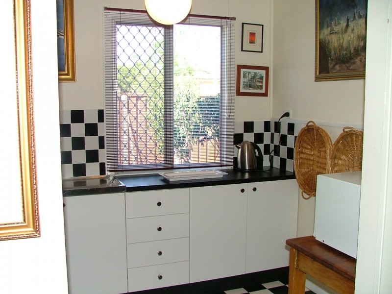 01 MONDAY STREET, Tuggerawong NSW 2259