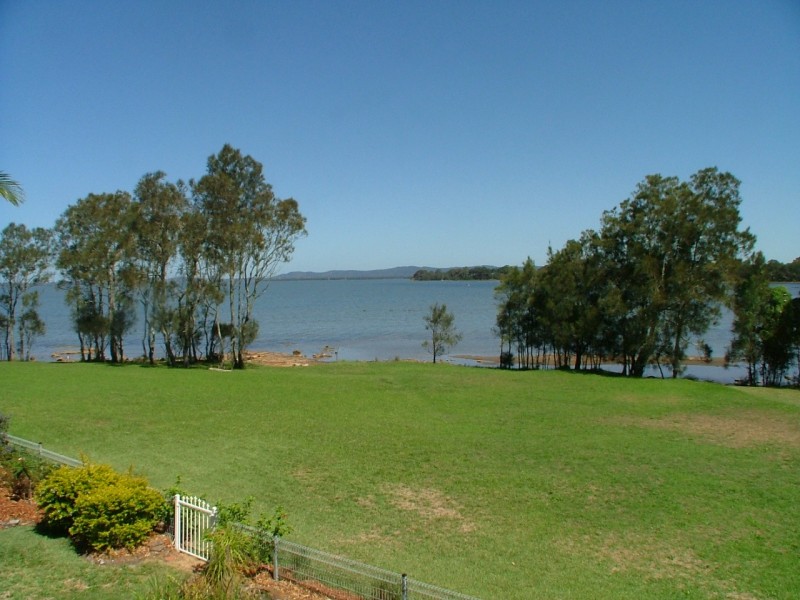 01 MONDAY STREET, Tuggerawong NSW 2259