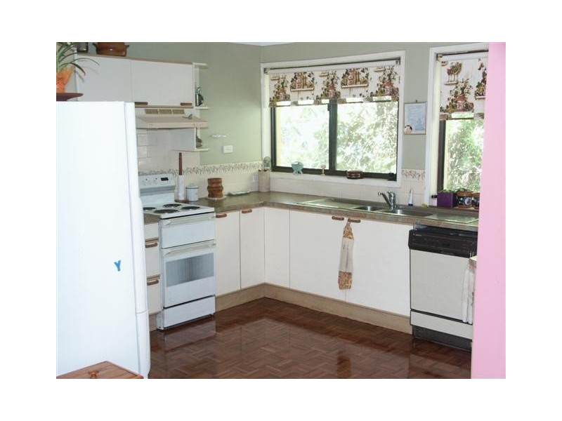 18 Tamara Ave, Faulconbridge NSW 2776