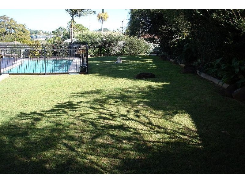 1 Seaview Road, Banora Point NSW 2486