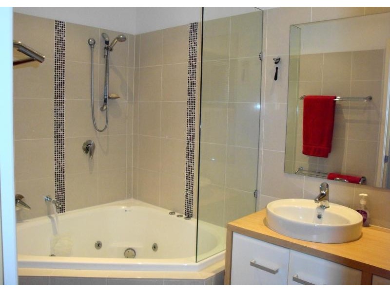 1 Seaview Road, Banora Point NSW 2486